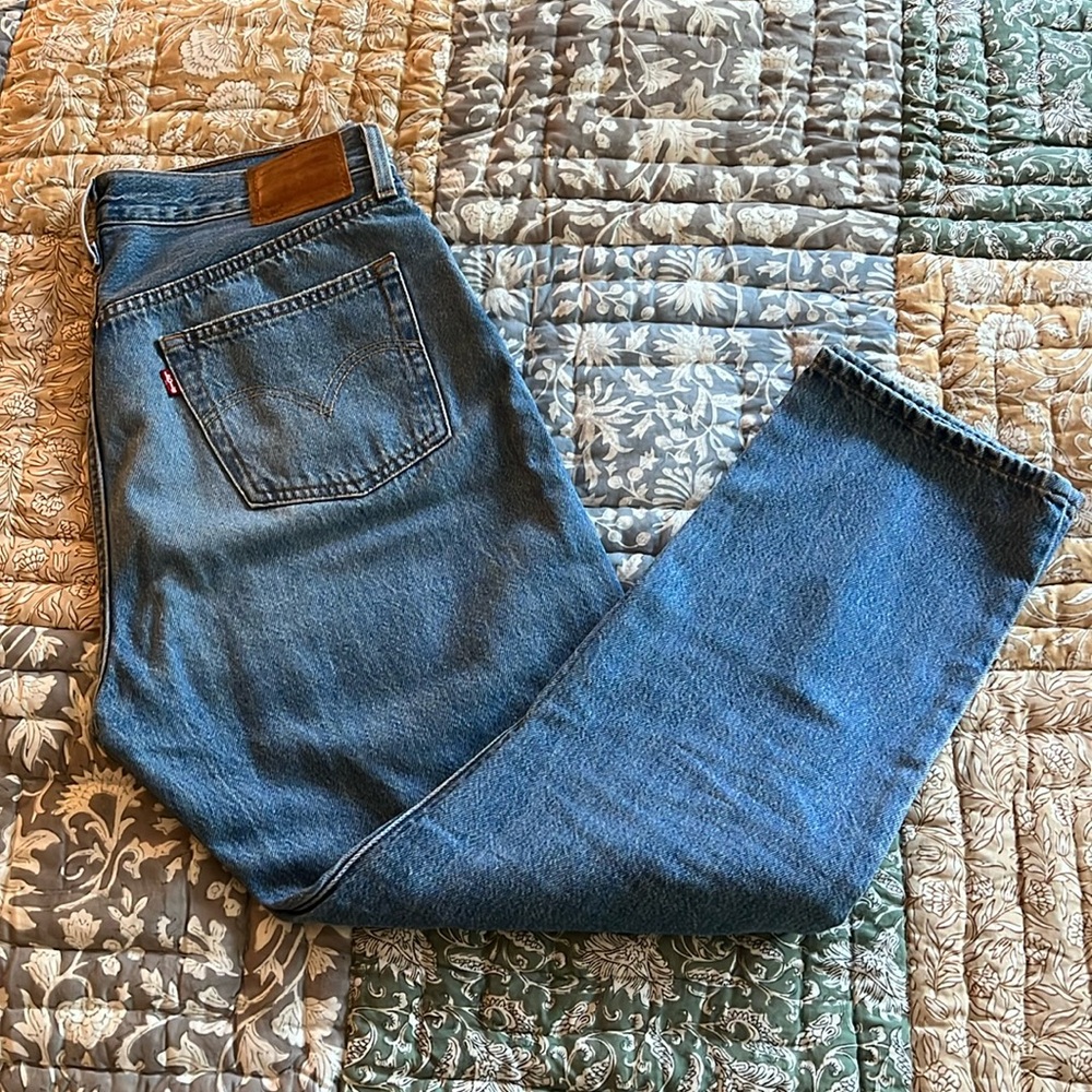 Levi's Women's Blue Ankle-Length Cropped Jeans